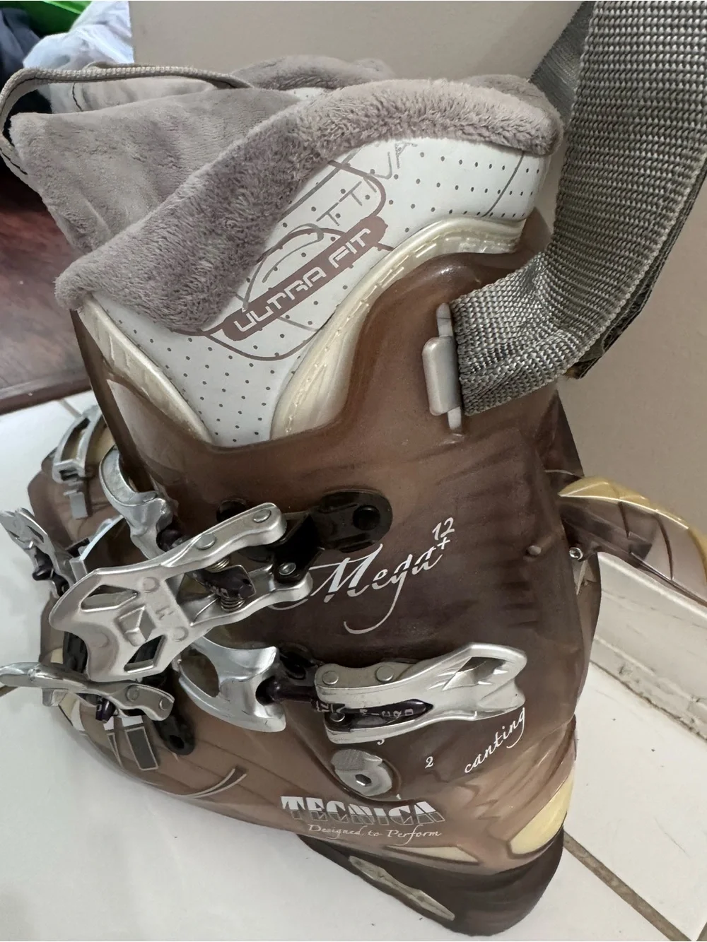Tecnica Mega 12 Ultrafit Ski Boots High Volume Alpine All Mountain Winter Sports